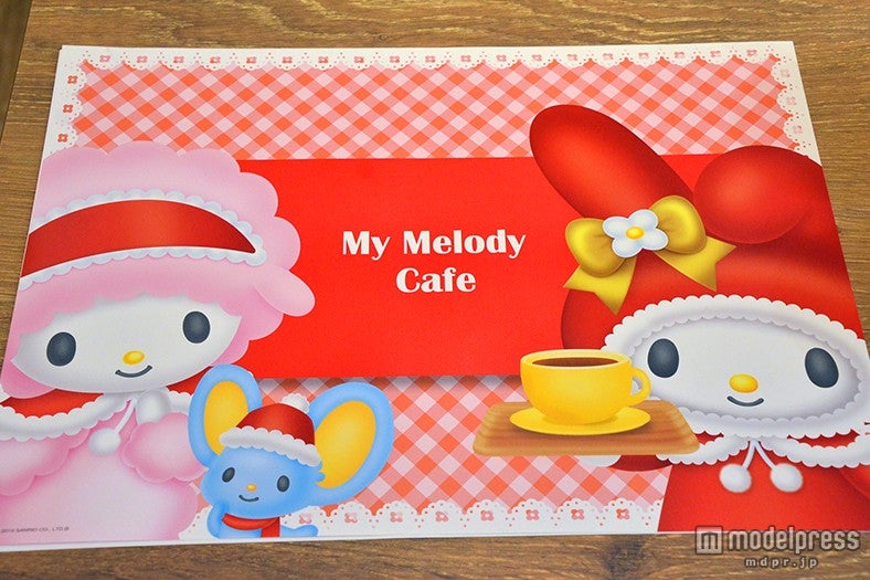 しっかりした素材のオリジナルペーパーランチョンマット