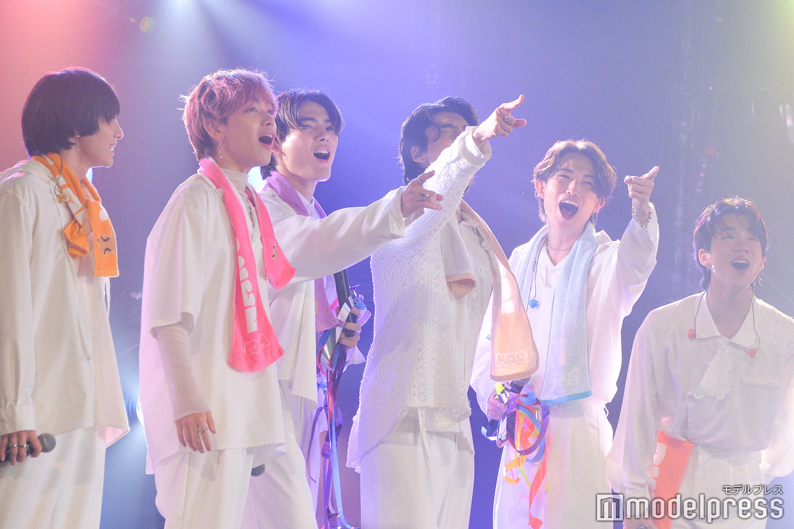 「ブラボー！」で去る8LOOMメンバー （C）モデルプレス