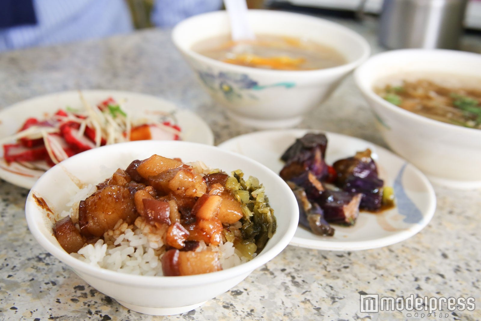 台湾の隠れ家食堂で絶品「魯肉飯」を　甘辛豚肉がとろける