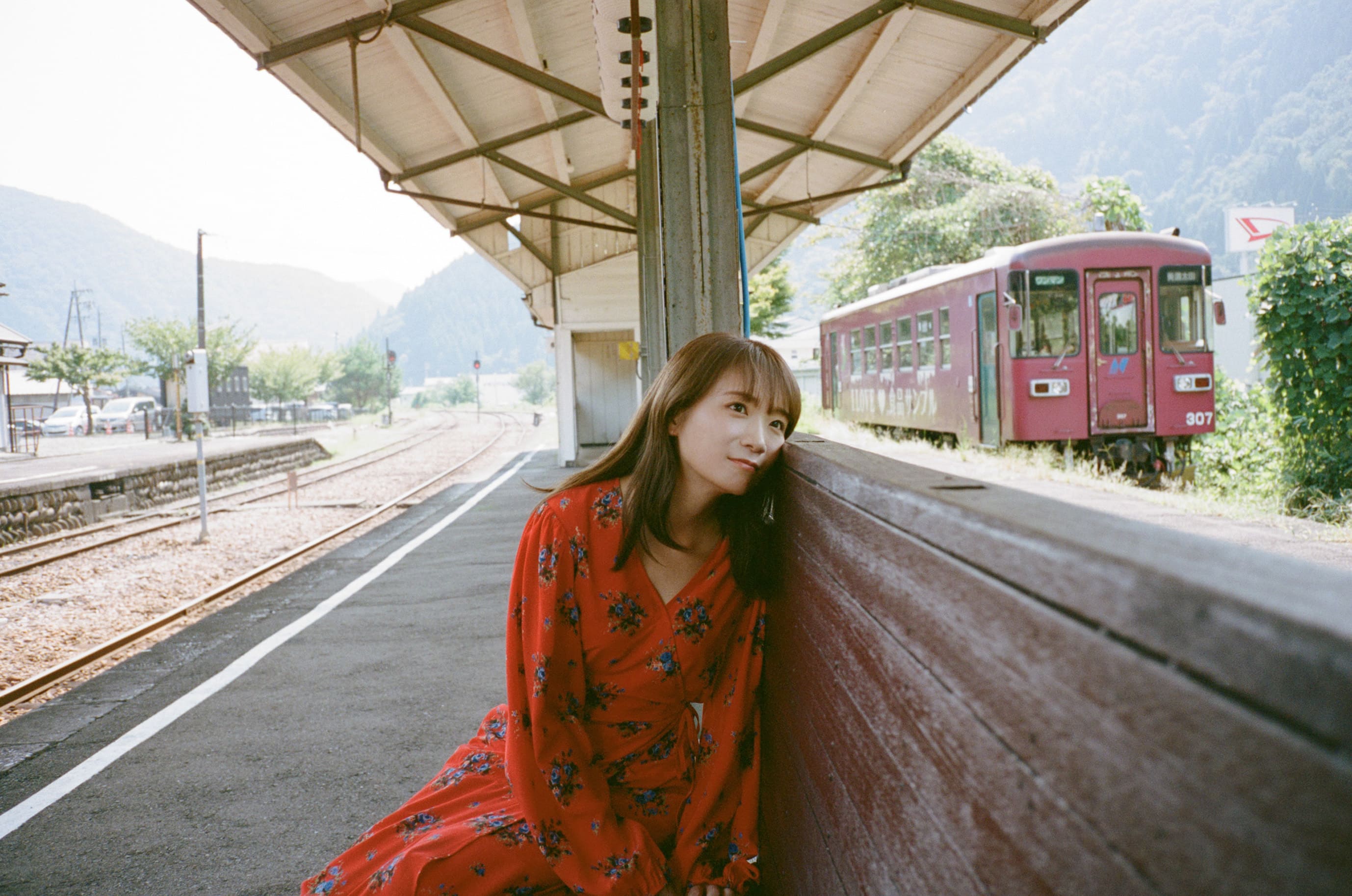 秋元真夏「淡淡」撮影／東京祐