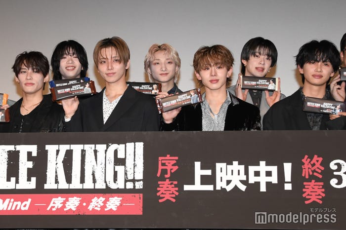 (後列左から)森愁斗、高尾楓弥、小川史記(前列左から)関哲汰、高尾颯斗、山下永玖、草川直弥(C)モデルプレス