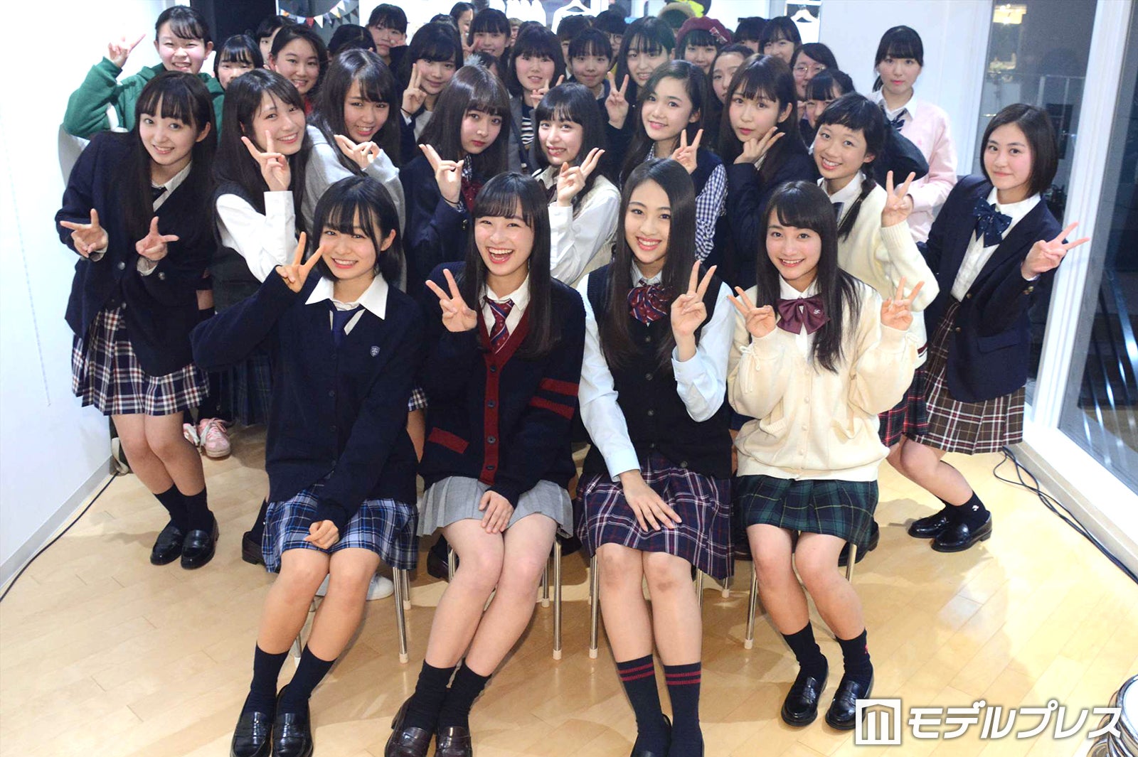Popteen 莉子 鈴木美羽 Lol Moca 日本一かわいい女子高生 福田愛依 制服事情を告白 5折りくらいする モデルプレス