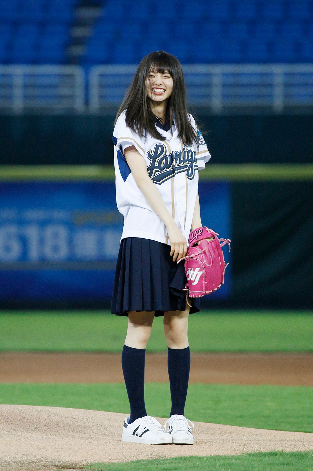 乃木坂46齋藤飛鳥 台湾で初の始球式 野茂英雄氏の トルネード投法 披露 モデルプレス 乃木坂46齋藤飛鳥 台湾で初の始球式 野茂英雄氏の トルネード投法 披露 モデルプレス