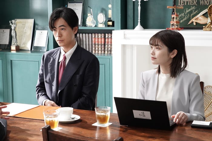 成田凌、小芝風花「転職の魔王様」第6話より(C)カンテレ