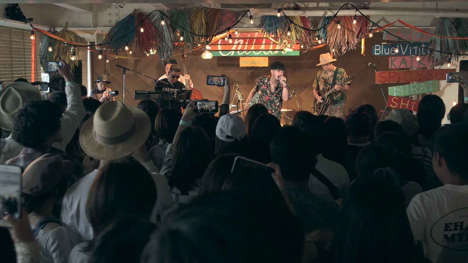 SPiCYSOLのライブの様子「TERRACE HOUSE TOKYO 2019-2020」5th WEEK（C）フジテレビ／イースト・エンタテインメント
