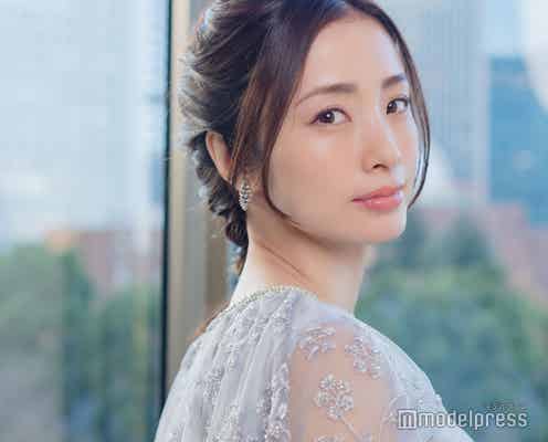 上戸彩、子どもの成長で女優業に再びスイッチ 26年の芸能生活を支えた存在とは<「シャイロックの子供たち」インタビュー>