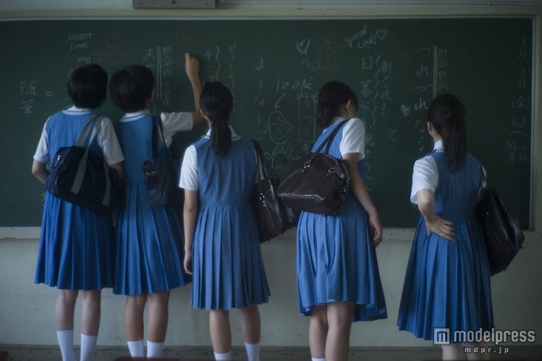 「第7回東宝シンデレラ」受賞者による写真集「Afterschool コバルトデイジー」より