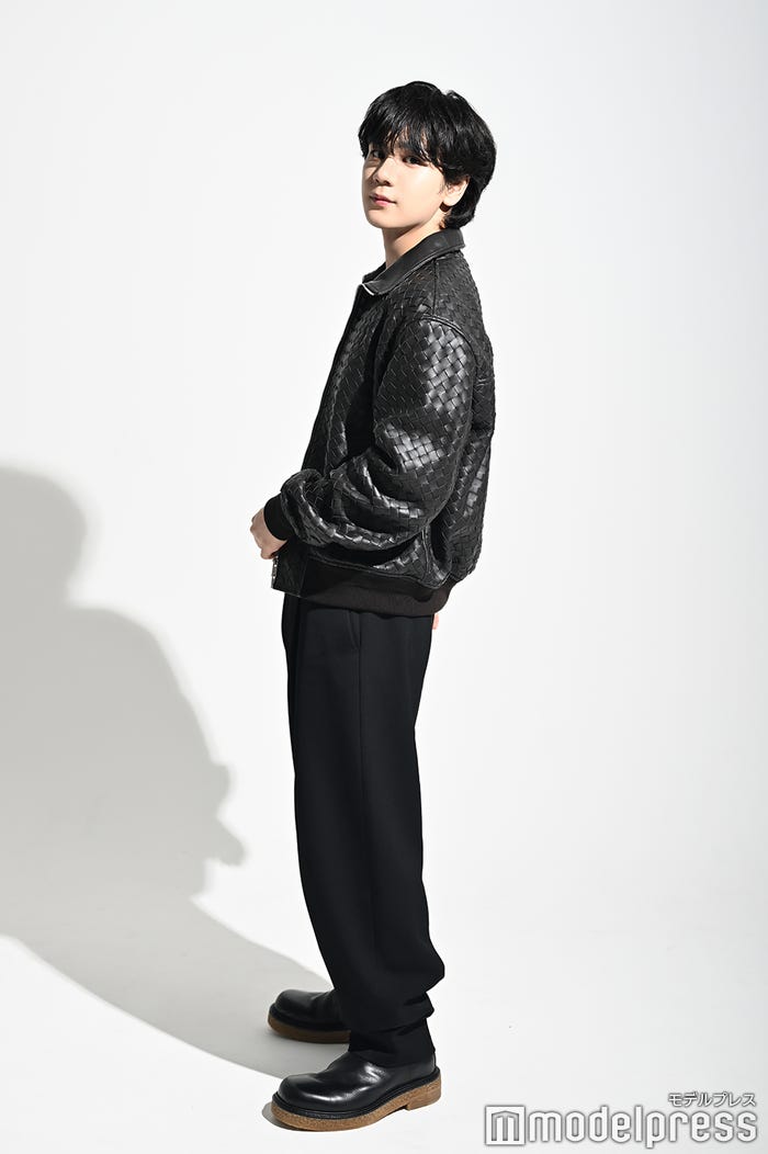 豆原一成/ヘアメイク:河本茜 スタイリスト:岡本健太郎(C)モデルプレス