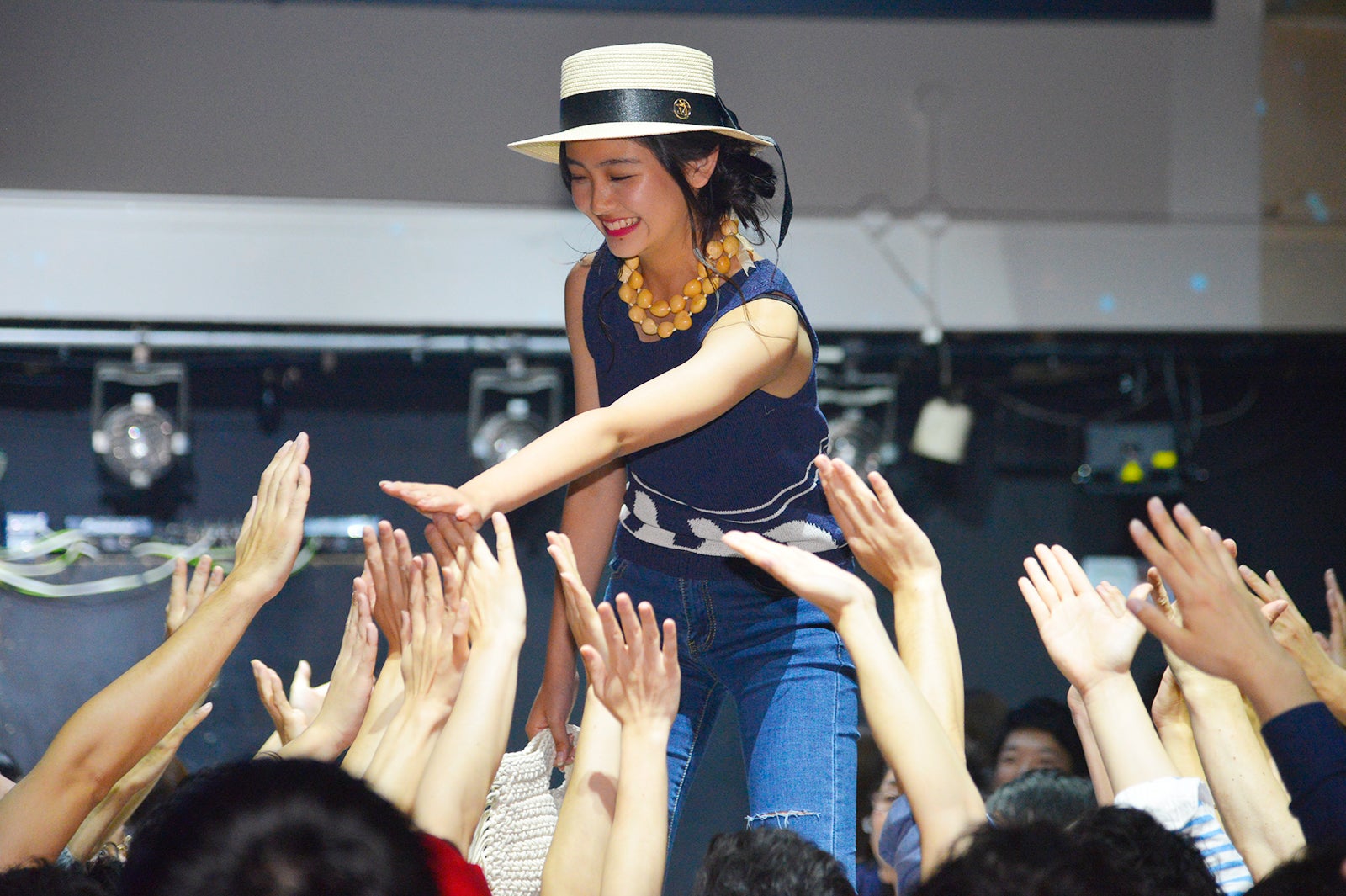 涼海花音（画像提供：Tokyo Street Collection　撮影協力：千株式会社）