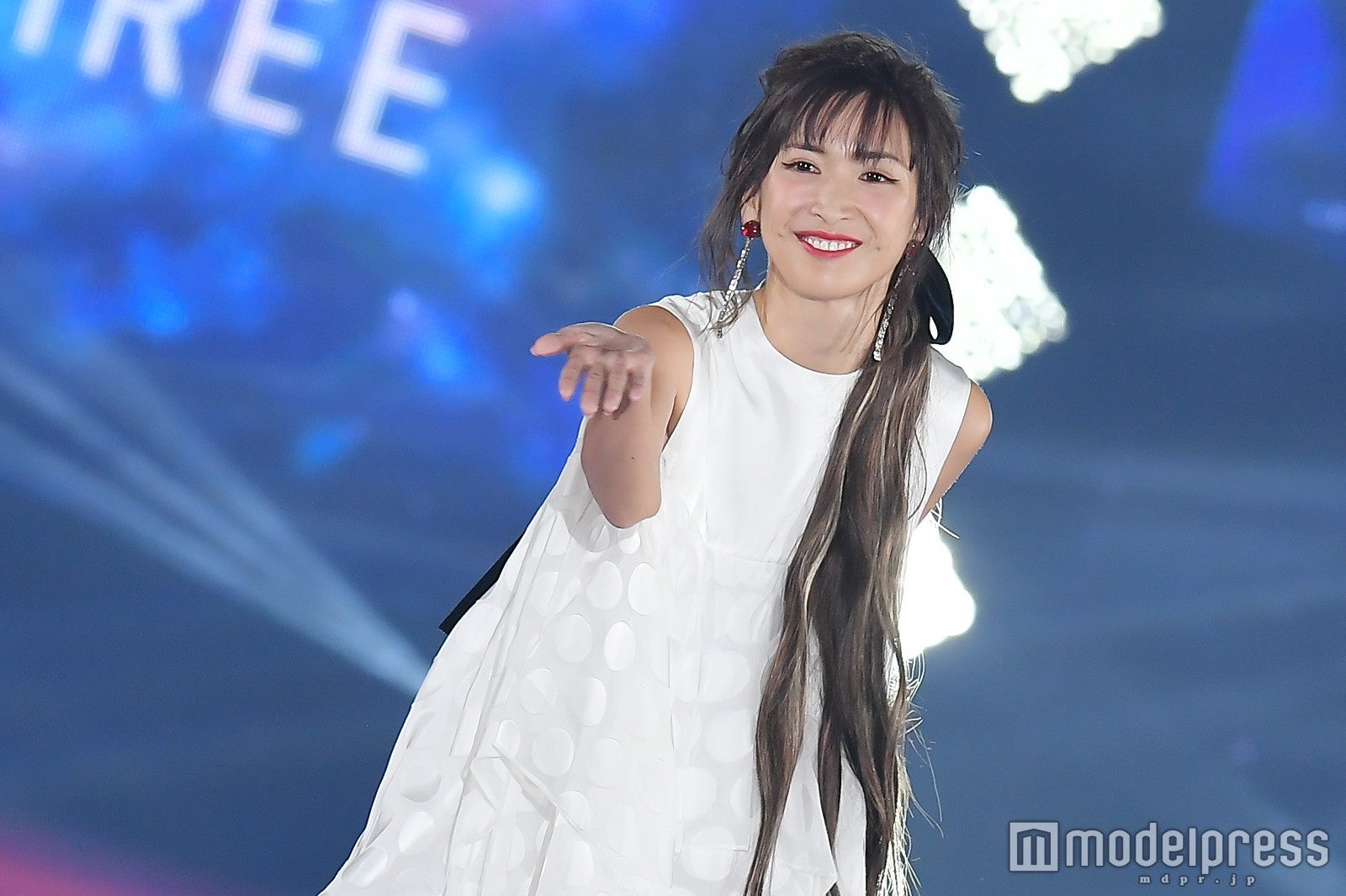 紗栄子、黒髪ロングで美女オーラ全開