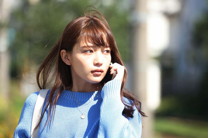 紬が毎日身に着けているネックレス/川口春奈「silent」 (C)フジテレビ