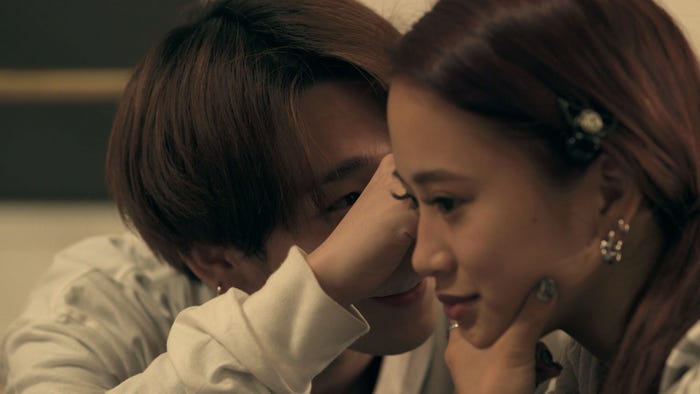 流佳、莉咲子「TERRACE HOUSE TOKYO 2019-2020」4th WEEK(C)フジテレビ/イースト・エンタテインメント