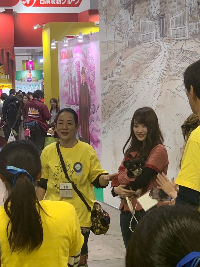 amiと愛犬・ショコラ(提供写真)