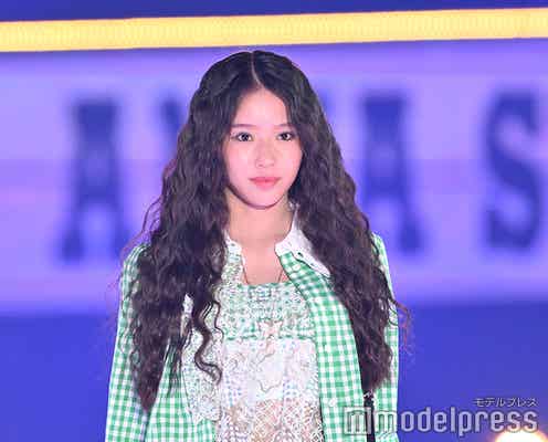 “藤岡 弘、の次女”天翔天音、ウェーブヘア×透け衣装が新鮮【GirlsAward 2024 S/S】