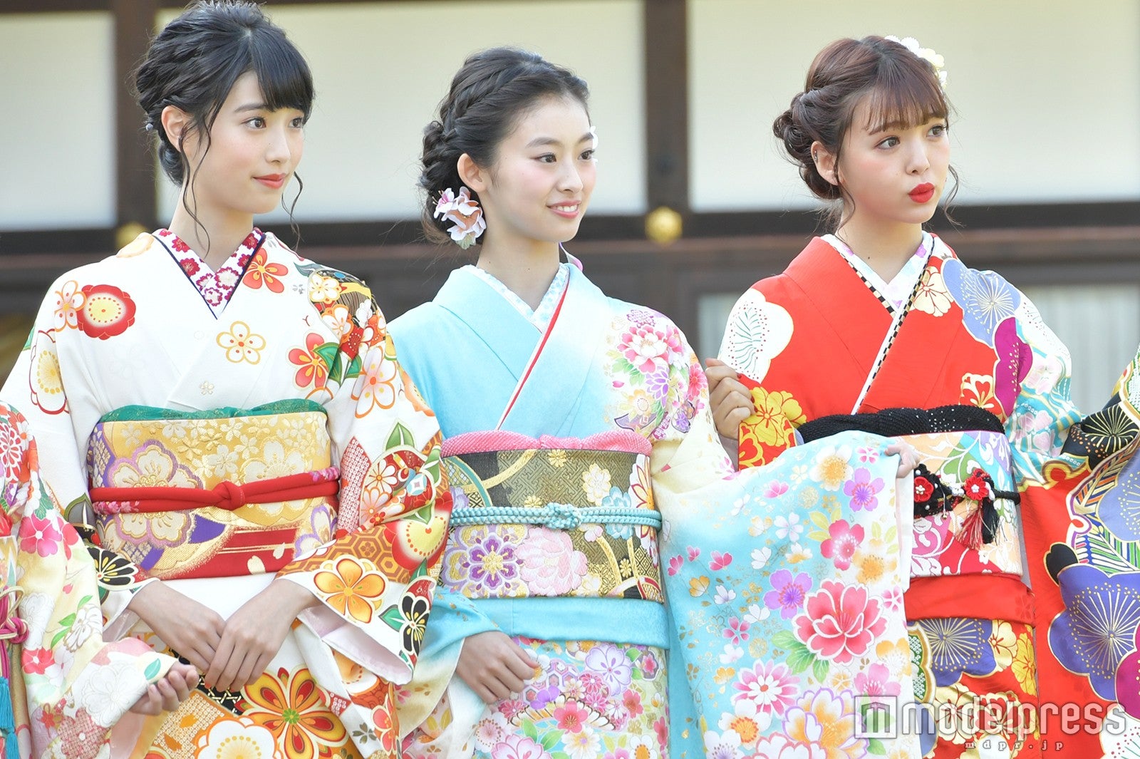 （左から）高橋ひかる、井本彩花、藤田ニコル（C）モデルプレス