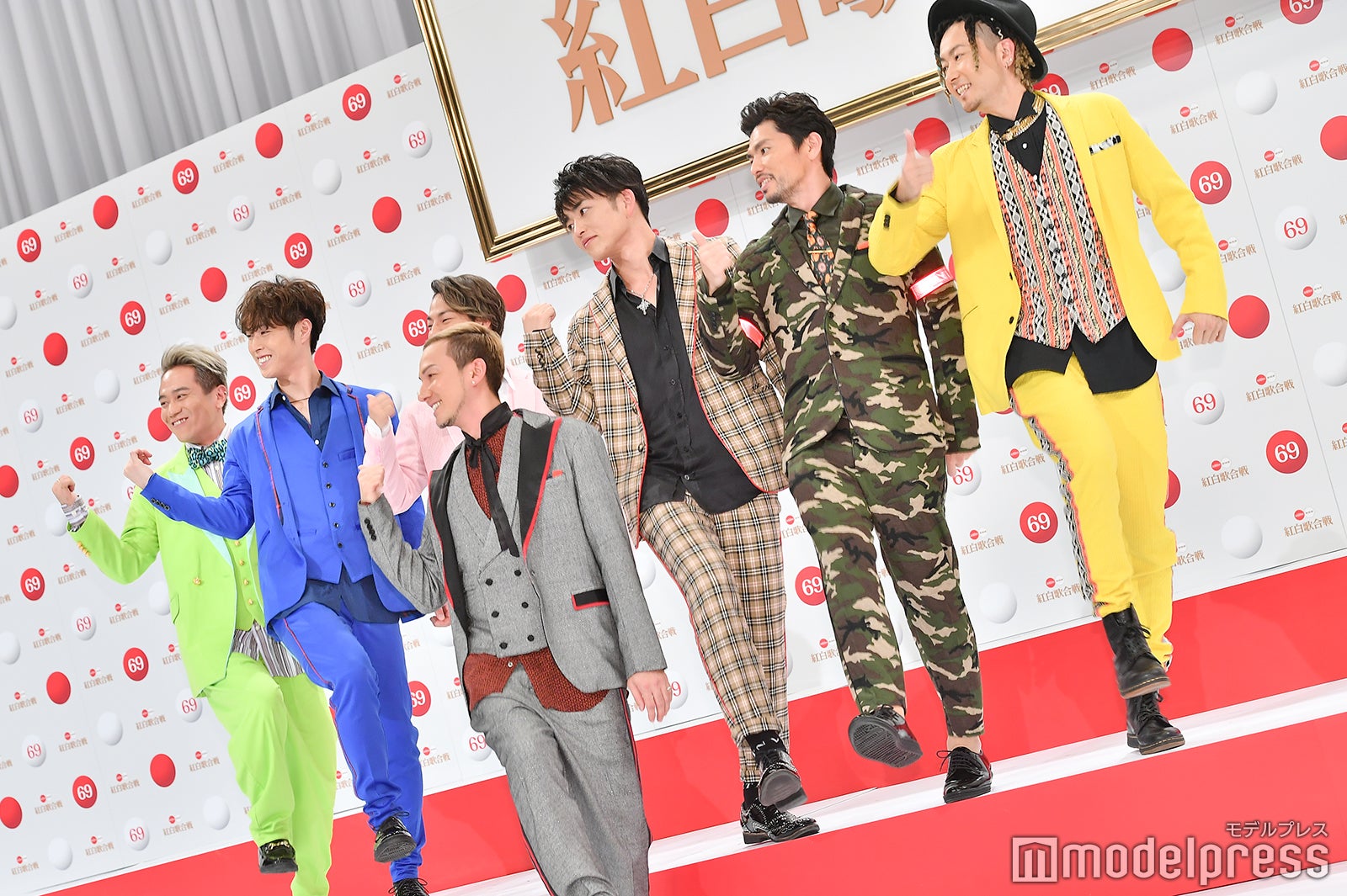 DA PUMP（前中央）ISSA（後列左から）KIMI、YORI、DAICHI、KENZO、U-YEAH、TOMO（C）モデルプレス