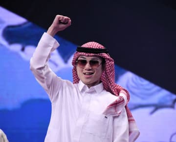 サウジ騒然！寺地拳四朗、アラブ伝統衣装で試合前イベントに登場「これしかないなと」現地歓迎、中谷潤人＆井上尚弥は苦笑い