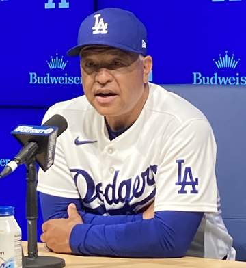 ドジャース ロバーツ監督 大乱調3失点で救援失敗のディアスに「今日は球速が落ちていた」 信頼は不変「徐々に上がっていくタイプらしい。心配していない」