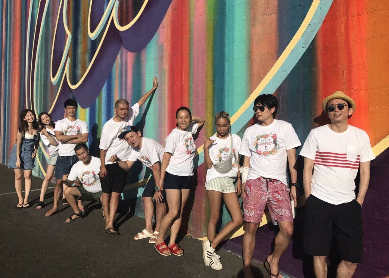 （手前から）有吉弘行、吉村 崇（平成ノブシコブシ）、青山テルマ、いとうあさこ、西堀 亮（マシンガンズ）、あばれる君、とにかく明るい安村、庄司智春（品川庄司）、足立梨花、小嶋陽菜 （C）フジテレビ