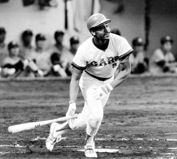 史上初めて、本塁を踏み忘れて幻の本塁打を記録した選手は？【プロ野球記録企画】