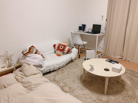 7畳の部屋どうレイアウトする 今よりもっと居心地が良くなる家具の置き方 モデルプレス