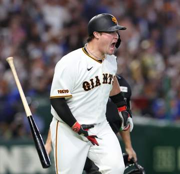 巨人 リチャードが幻の勝ち越し弾 確信の絶叫＆バットフリップ→実況「入りました～！」もわずかにファウル 苦笑いで打席へ引き返す 橋上監督代行も笑み