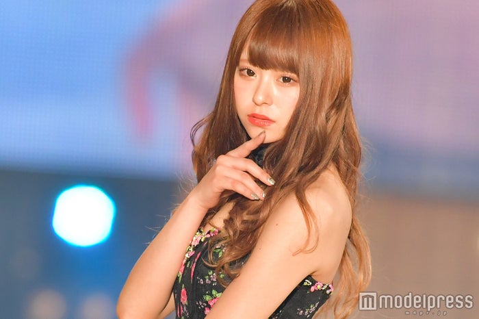 マジパン佐藤麗奈 小悪魔系 ドレスで色気放つ 関コレ18s S モデルプレス マジパン佐藤麗奈 小悪魔系 ドレスで色気放つ 関コレ18s S モデルプレス
