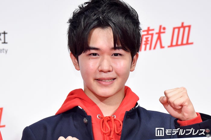 鈴木福、20歳迎え家族から祝福 きょうだい集合ショットに「似てる」「素敵」と反響