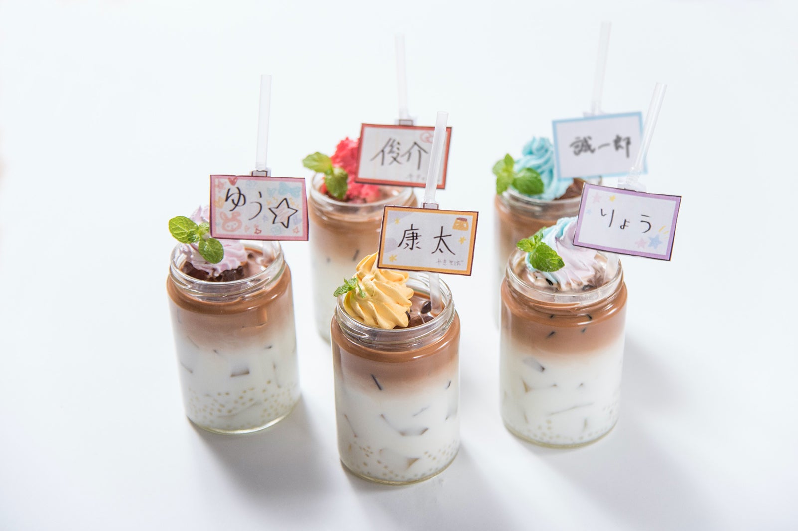 誰を選ぶ？名札タグ付きタピオカミルクネームタグ付き全5種各￥780（税抜）（C）2015，2016 SANRIO CO．，LTD．