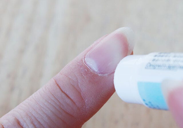 キャンドゥ フレグランススティック ハンドクリーム キャンドゥのフレグランススティックで爪ケア