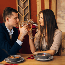 実は狙ってやってます♡男性が酔ったとき「本命女性にすること」4つ