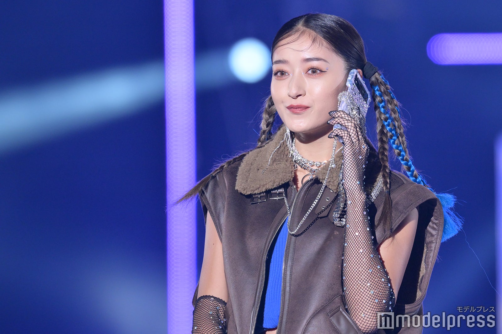 みちょぱ、個性派ヘアが眩しい 美ウエスト＆ほっそり二の腕でスパイス効かせる＜TGC 2022 A／W＞