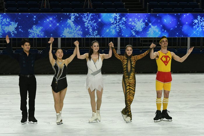 (左から)小塚崇彦、樋口新葉、ケイトリン・オズモンド、アリーナ・ザギトワ、ハビエル・フェルナンデス (C)TBS