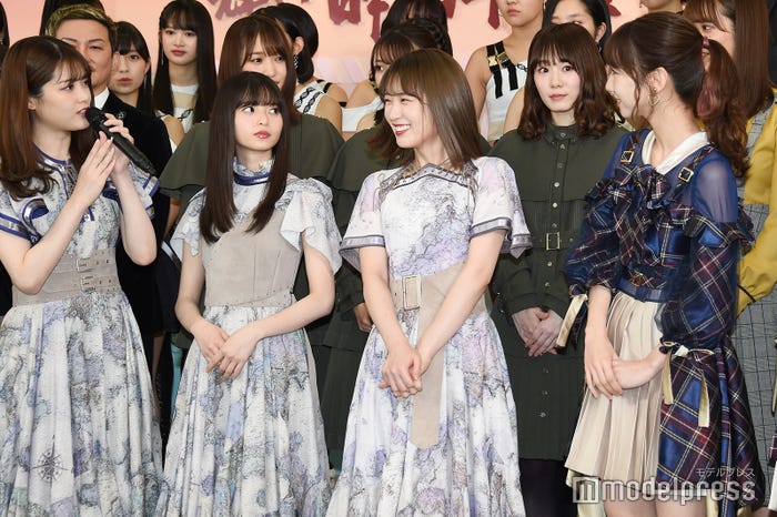 柏木由紀と同年代だと目を合わせる松村沙友理「ゆきりんさん最年長とおっしゃられてますけど実は同年代くらいなんですよ」 (C)モデルプレス