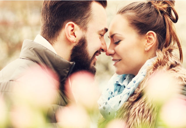 感動して涙出た 女性が喜ぶ サプライズ の仕方って モデルプレス