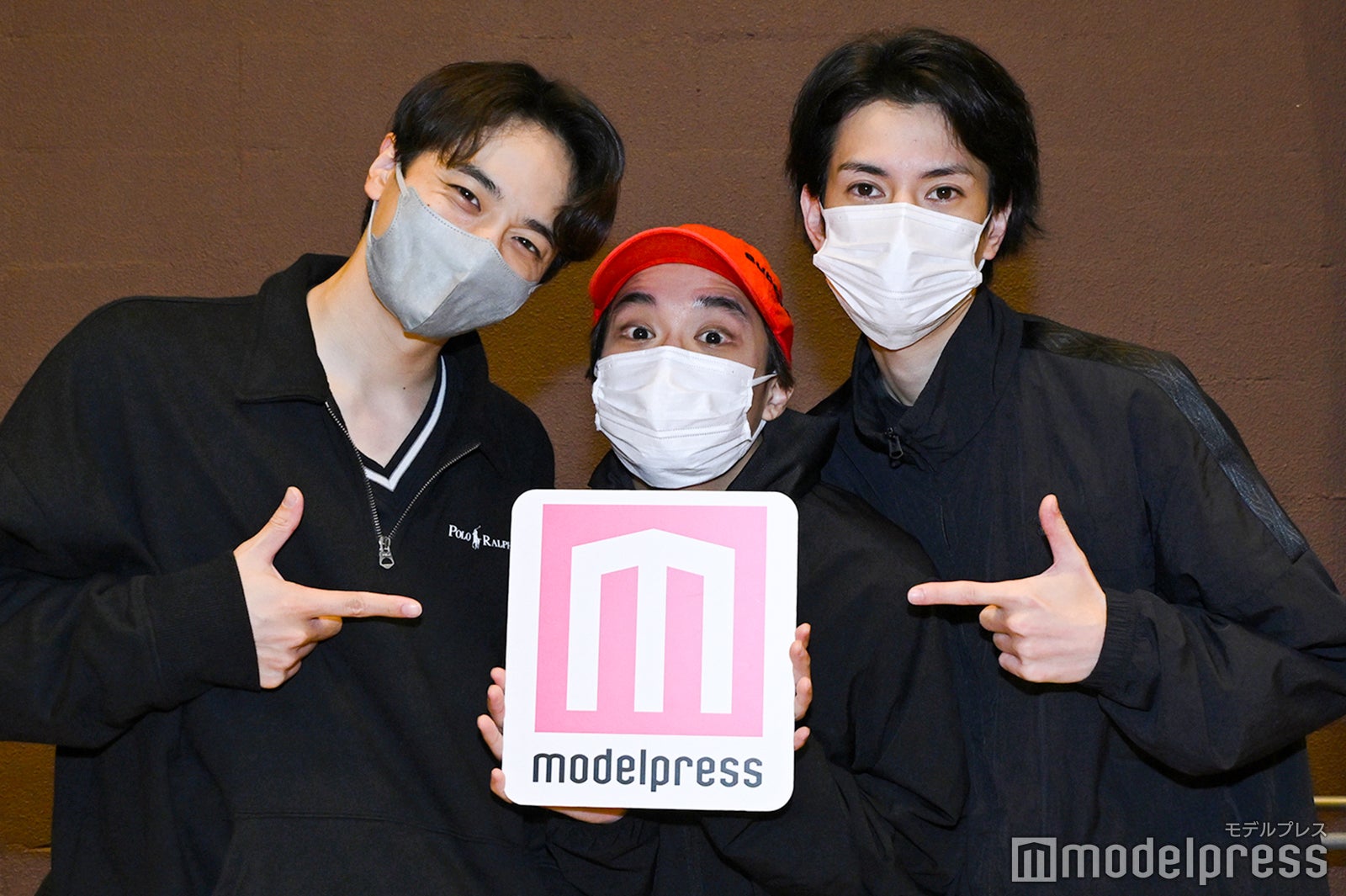 リハーサル合間に取材に応じてくれた小関裕太、松岡広大、渡邊圭祐（C）モデルプレス