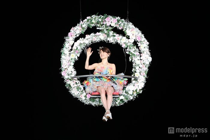 「大島優子卒業コンサート in 味の素スタジアム ~6月8日の降水確率56%(5月16日現在)、てるてる坊主は本当に効果があるのか?~」(C)AKS