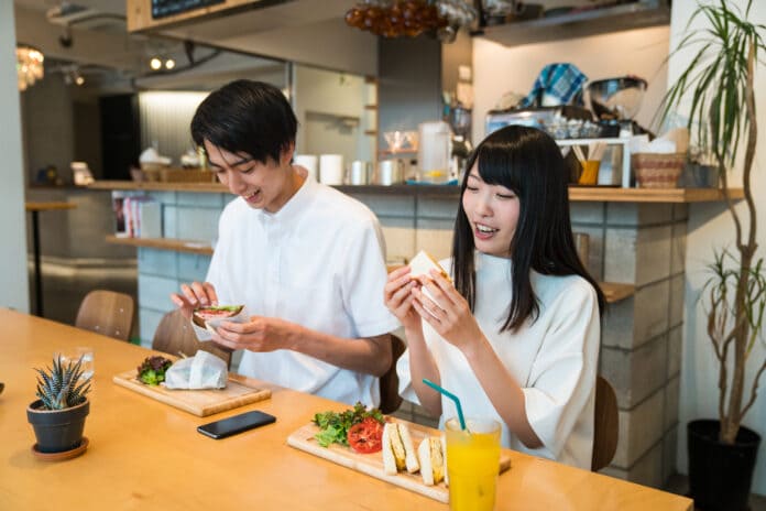 「品がない大人」と軽蔑される行動8選。本人だけが気づいていない残念な振る舞いとは