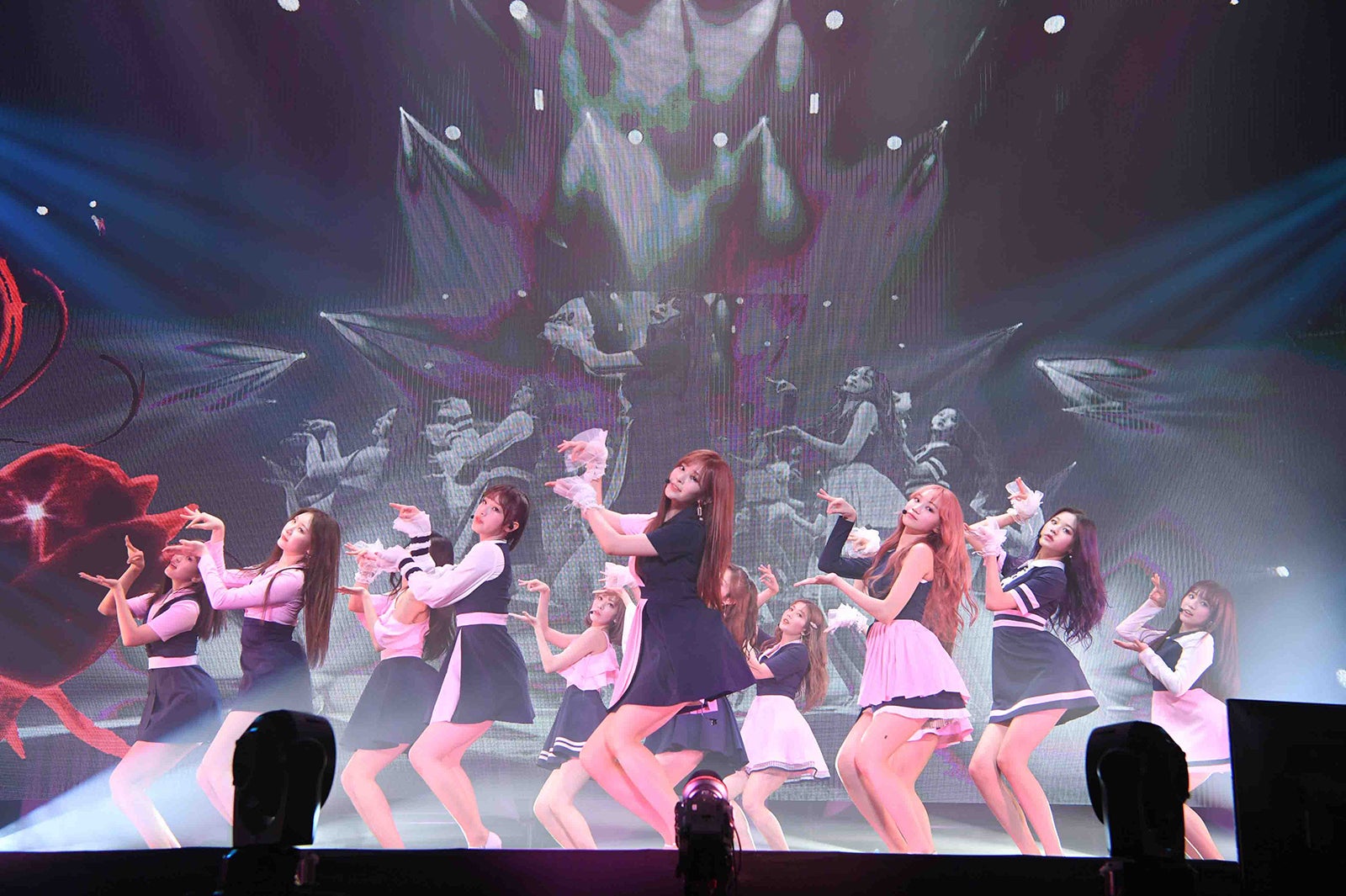 IZ*ONE （C）OFF THE RECORD