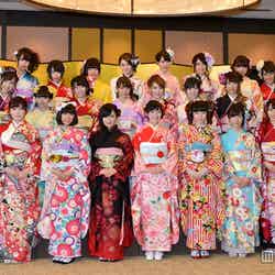 東京・千代田区の神田明神で行われた「AKB48グループ 2014年成人メンバー 成人式記念撮影会」に参加した総勢26人