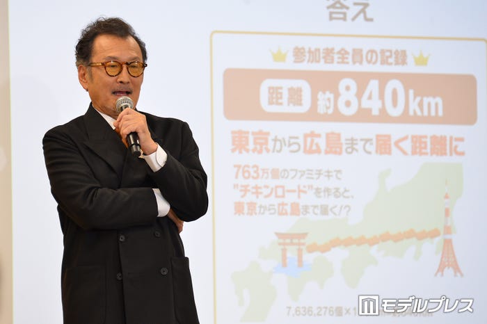 クイズに挑んだ吉田鋼太郎(C)モデルプレス