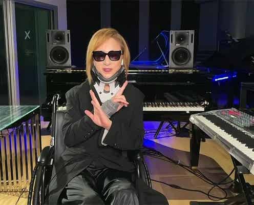 YOSHIKI、3度目の頸椎手術後初の生放送に車椅子で登場 ファンミ中に体調急変で途中退席