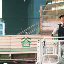渋谷駅前で呼びかける警察官／2019年10月31日撮影 （C）モデルプレス