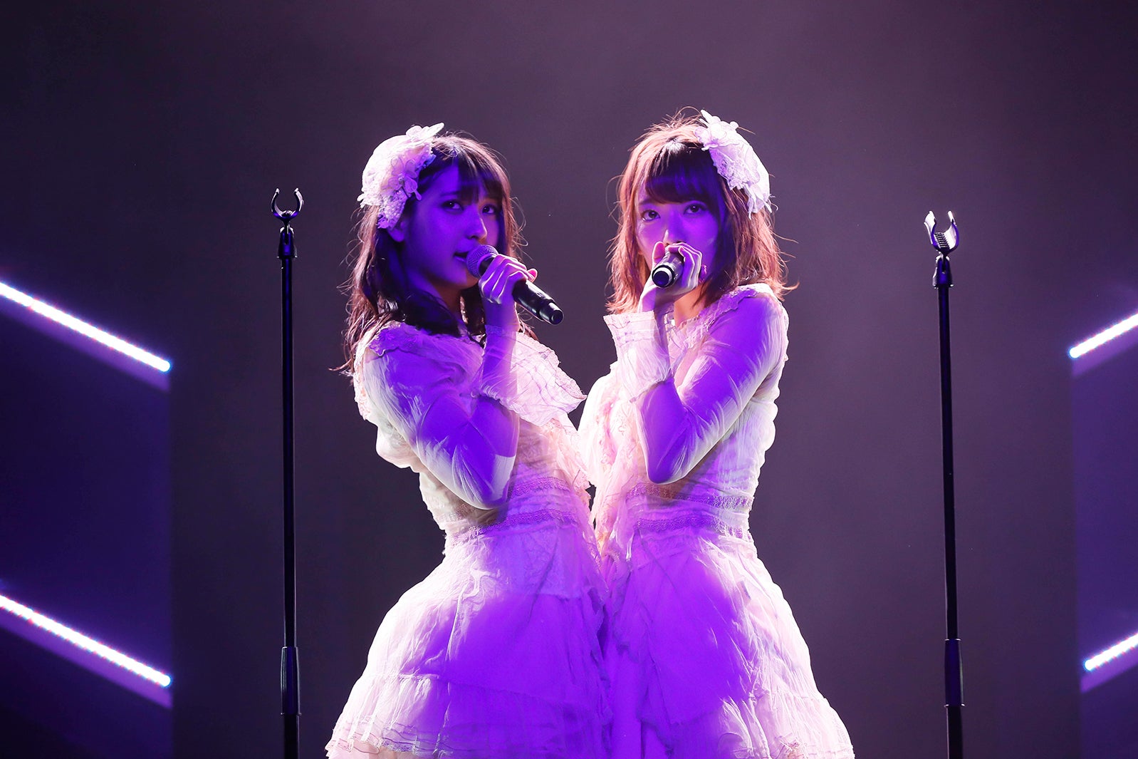 松岡菜摘、宮脇咲良／HKT48ひまわり組「誘惑のガーター」公演（C）AKS