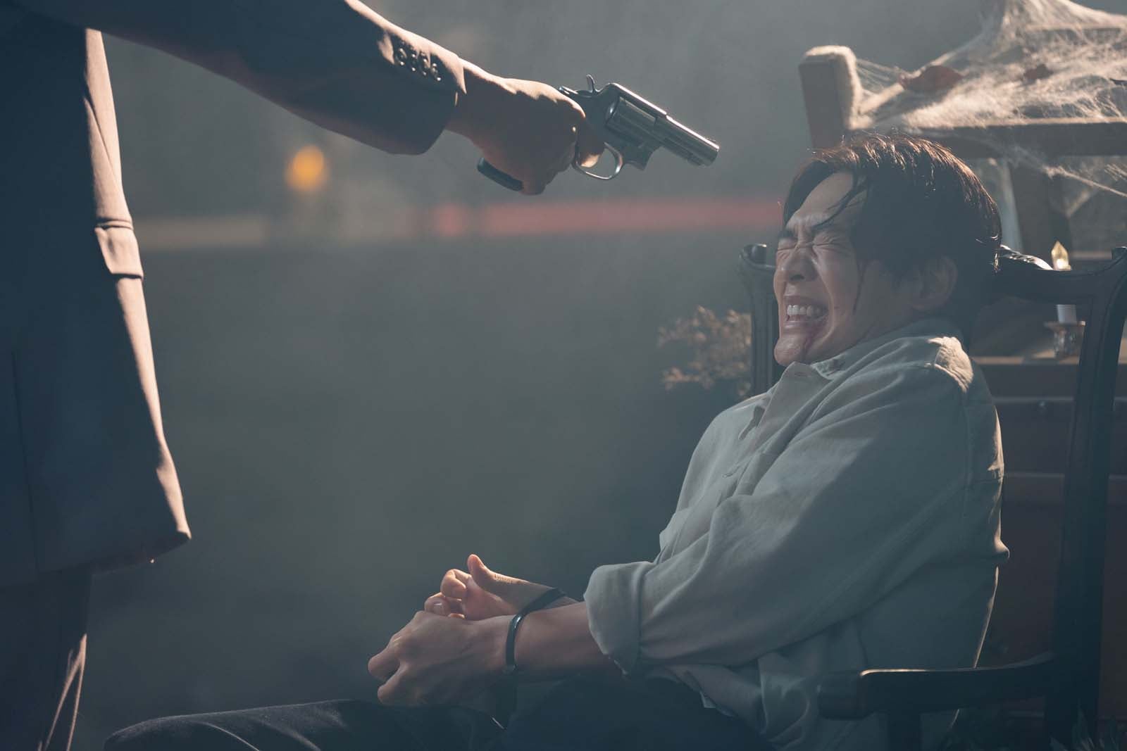 ＜合理的にあり得ない 第10話＞涼子、謎の動画から手がかり発見  8ヶ月前の新事実発覚へ