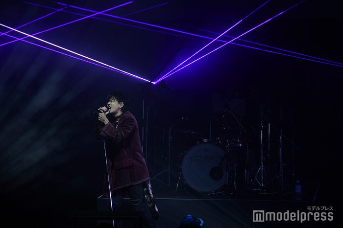 「旋律と結晶」を熱唱する佐藤健(C)モデルプレス