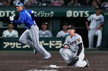 阪神無残 4連敗で終戦 九回1点リードを逃げ切り失敗 復帰の森下が2打席連発、佐藤輝も2安打と躍動も最後に悪夢