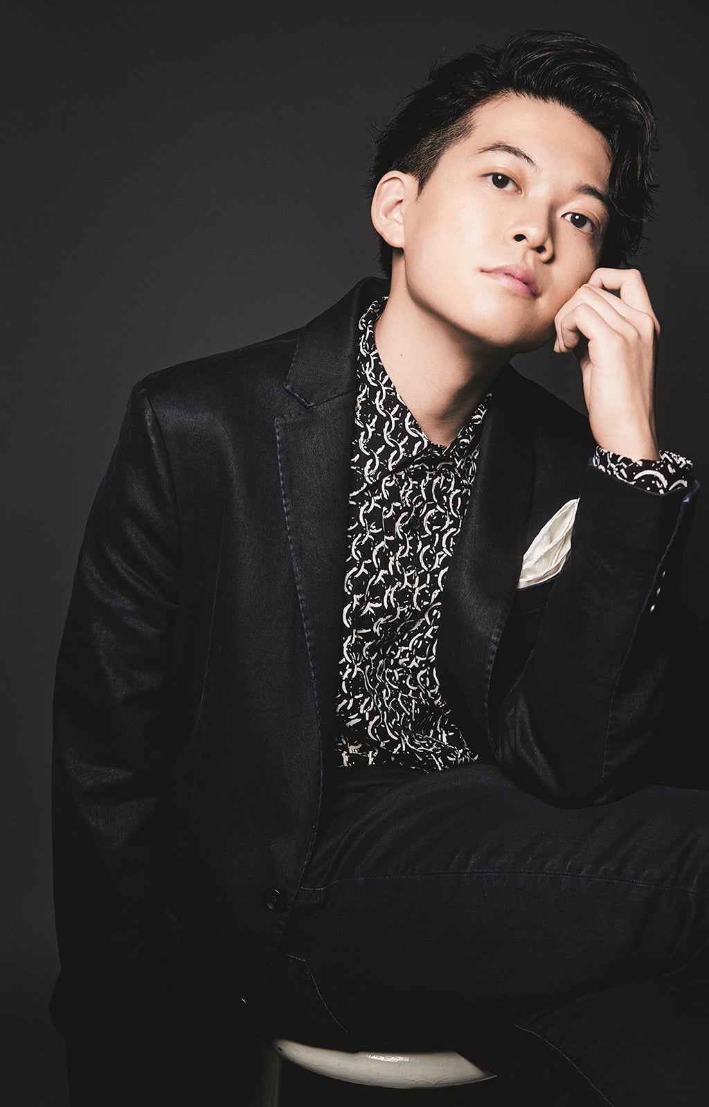 松丸亮吾、封印していた大人ヘア初披露 ワイルドな姿に大胆イメチェン