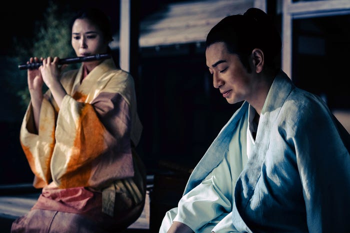 広瀬アリス、松本潤(C)NHK