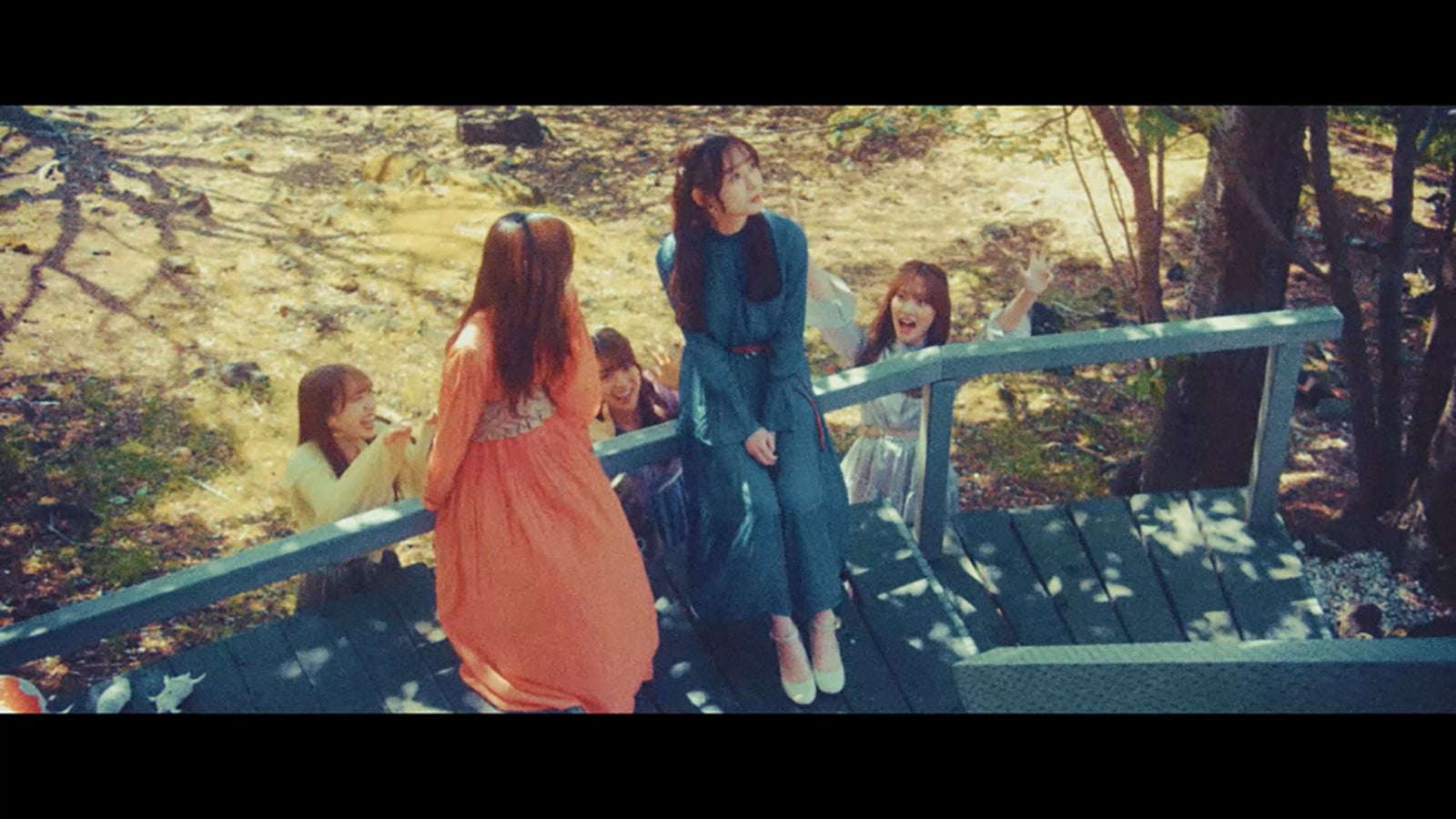 乃木坂46／乃木坂46「錆びたコンパス」MVより（提供写真）